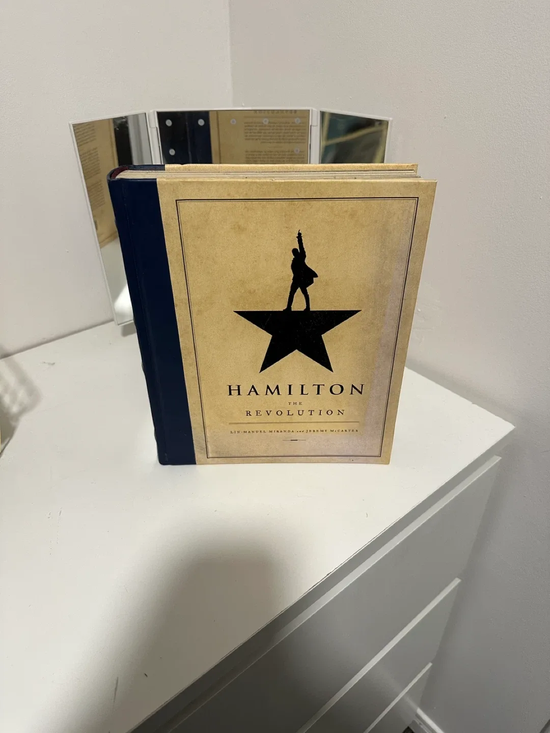 Hamilton: The Revolution by Lin-Manuel Miranda image indicator(2)