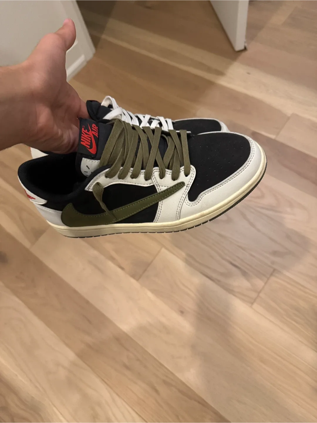 Travis Scott Air Jordan 1 Low Olive image indicator(2)