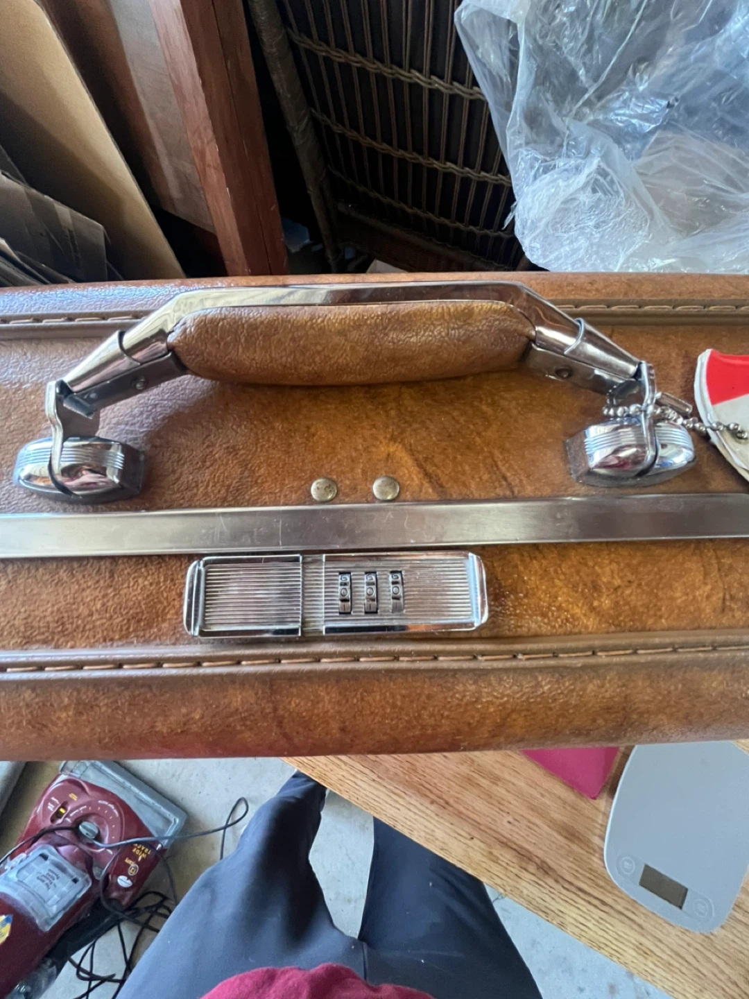 Vintage American Tourister Suitcase & Matching Carry-on - photo 3