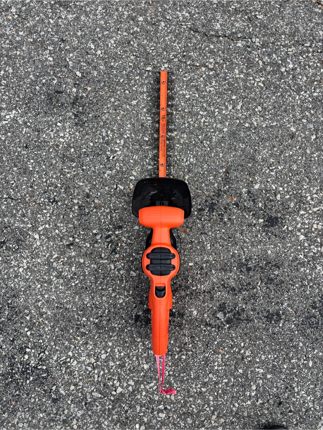 Black+Decker 16in. Hedge Trimmer - photo 2