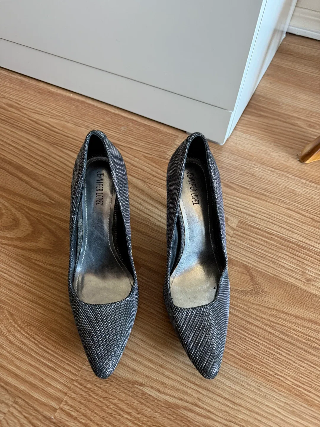 Jennifer Lopez Silver Heels image indicator(4)