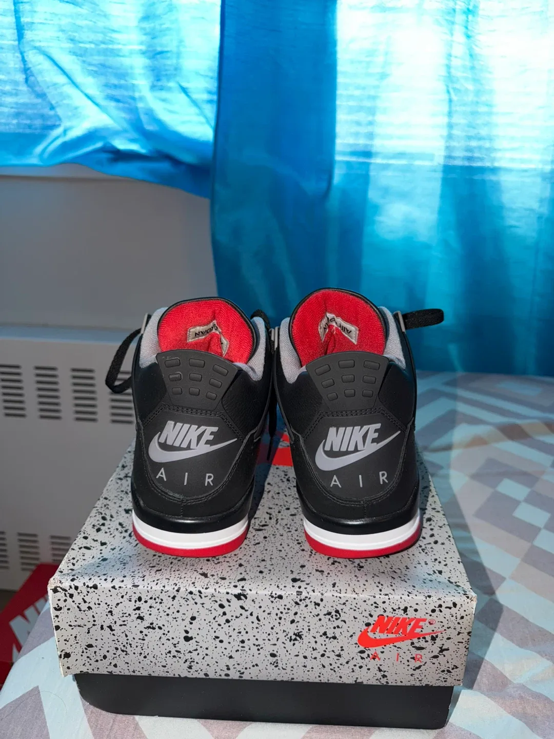 Nike Air Jordan 4 Retro image indicator(3)