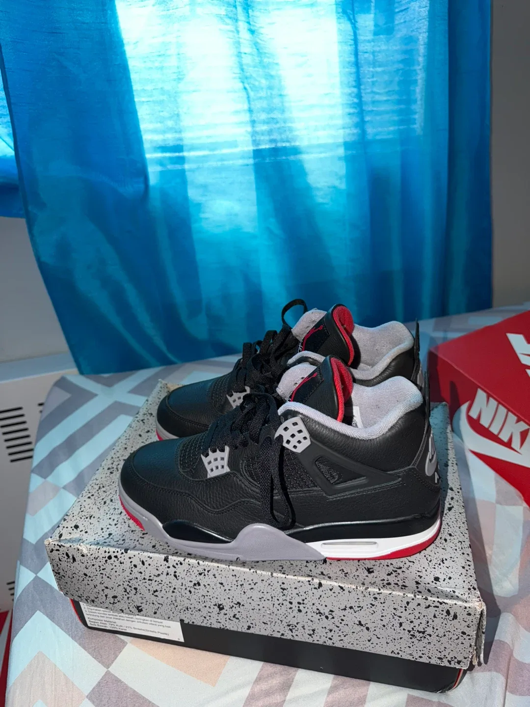 Nike Air Jordan 4 Retro image indicator(4)
