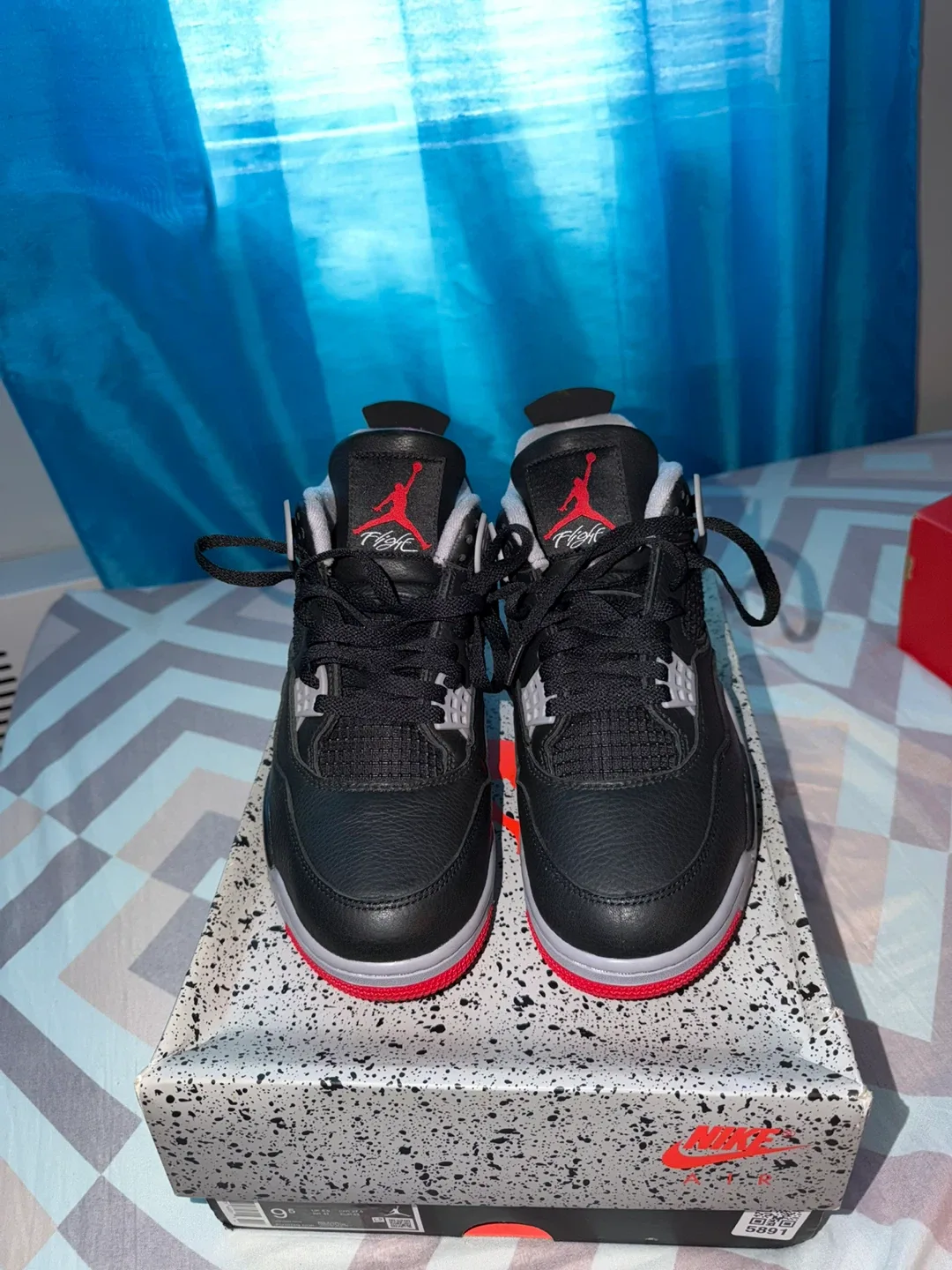 Nike Air Jordan 4 Retro image indicator(5)