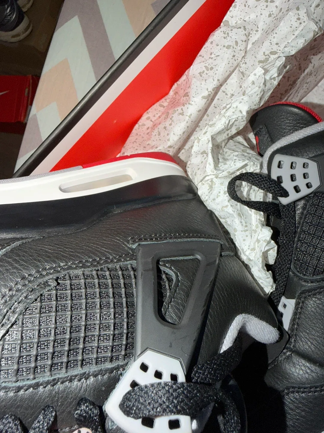 Nike Air Jordan 4 Retro image indicator(8)