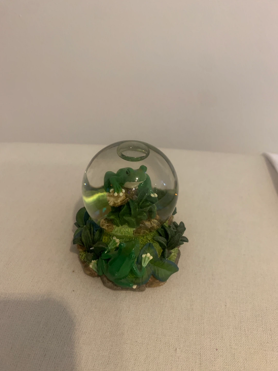 Twinkle Collectibles Frog Snow Globe