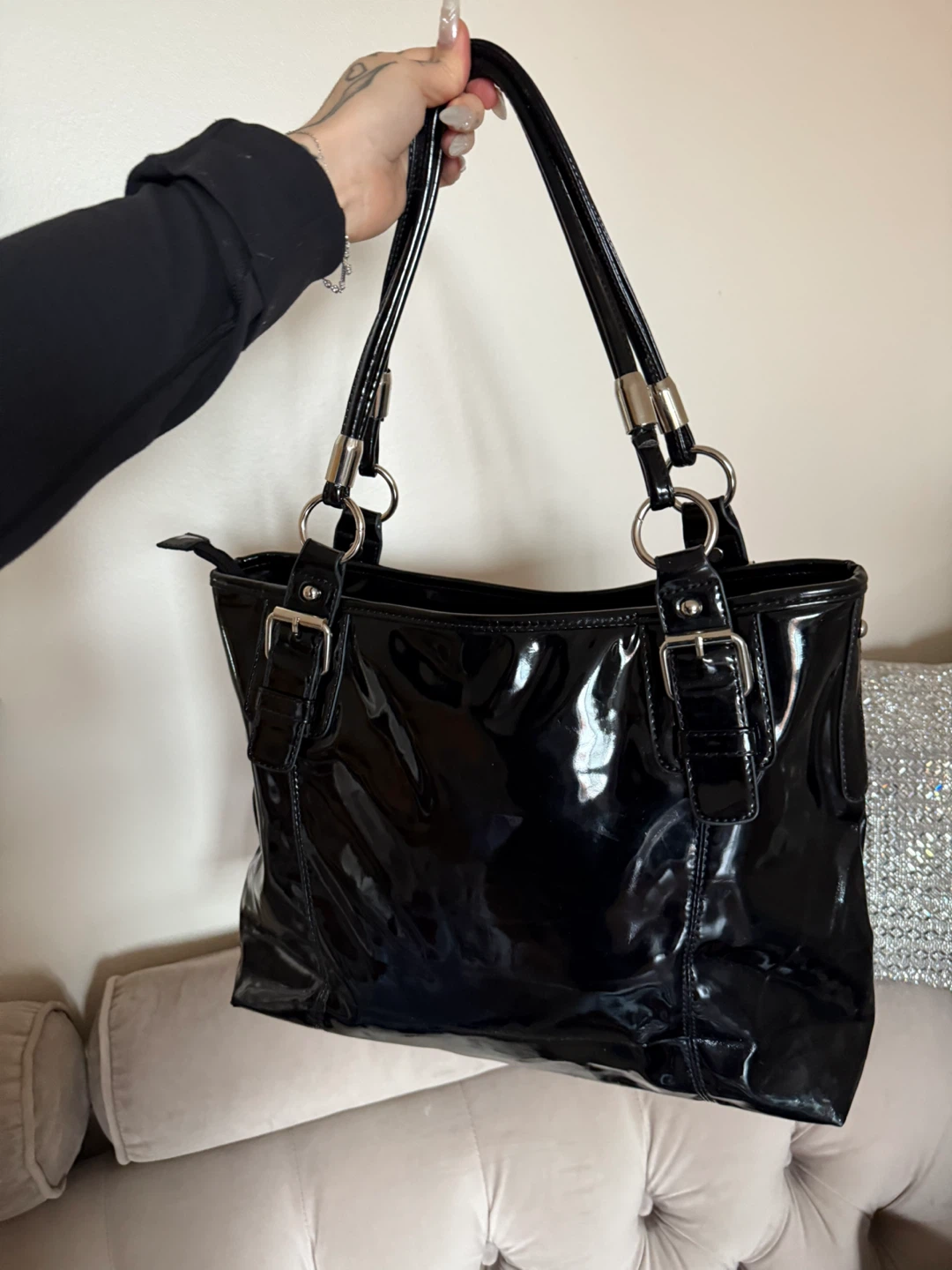 Guess Black Patent Leather Studded Tote Bag - photo 2