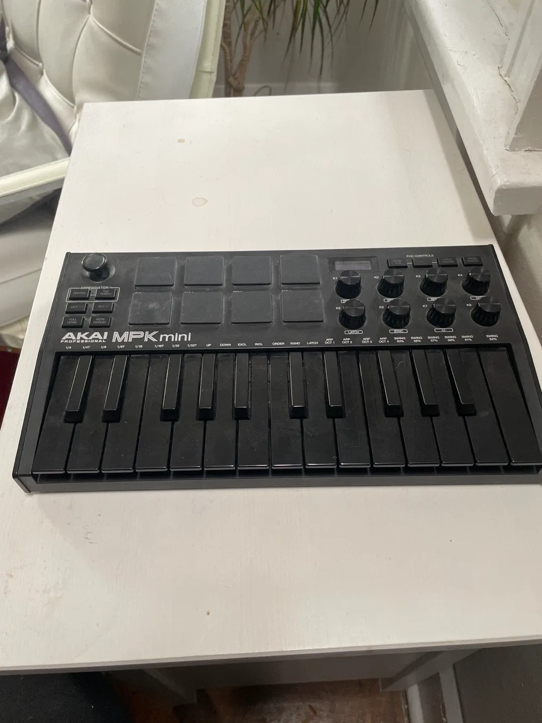 Akai MPK Mini Keyboard image indicator(2)