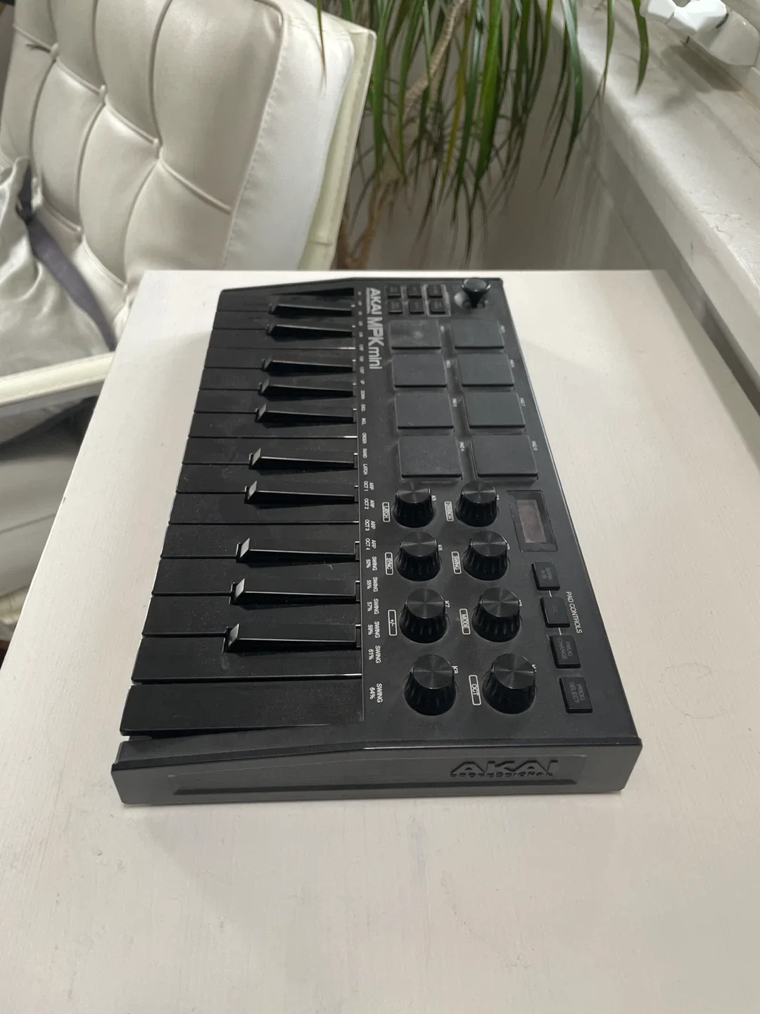 Akai MPK Mini Keyboard image indicator(3)