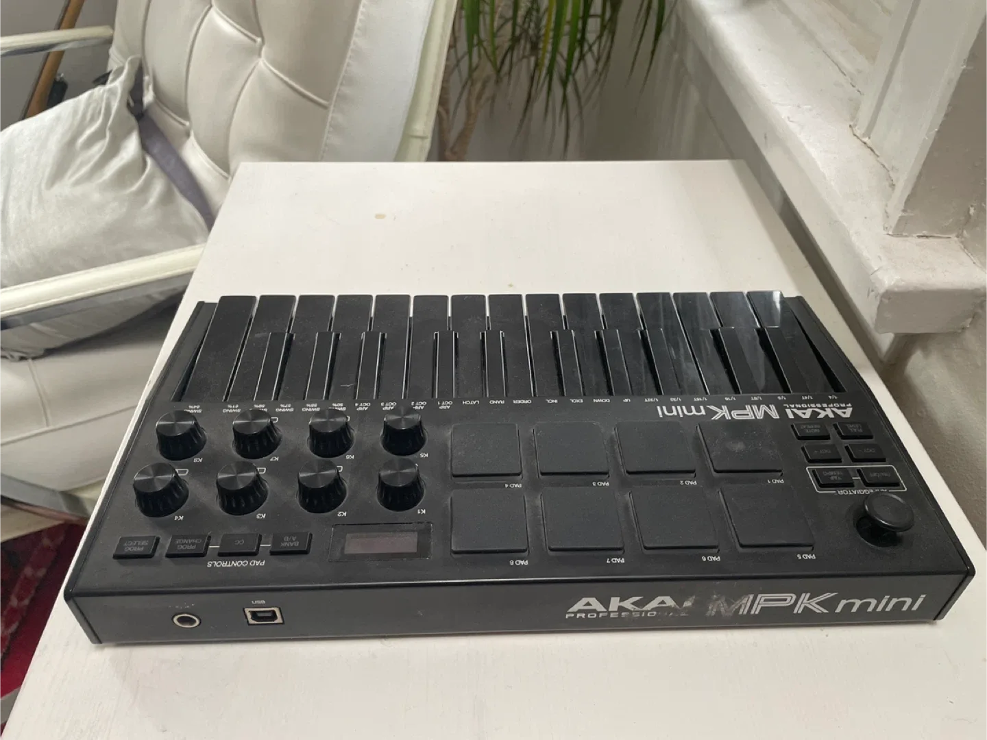 Akai MPK Mini Keyboard image indicator(4)