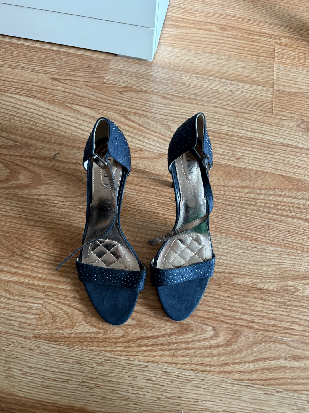 Elegant Navy Blue Heels - Size 8.5 - photo 4