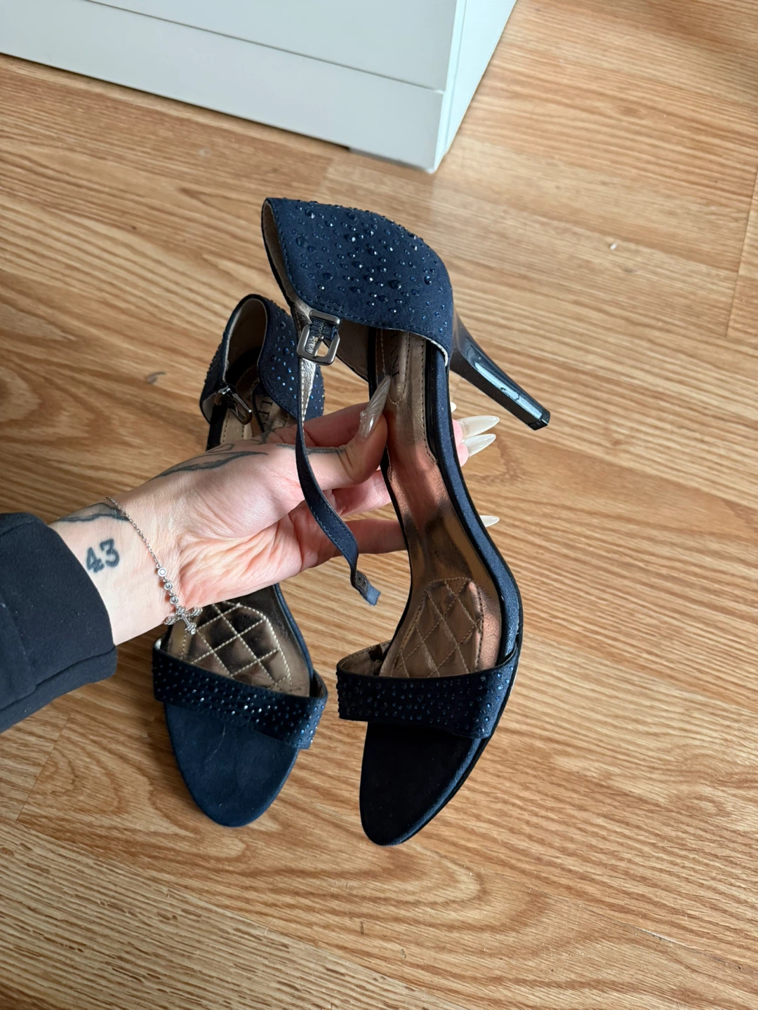 Elegant Navy Blue Heels - Size 8.5 - photo 2