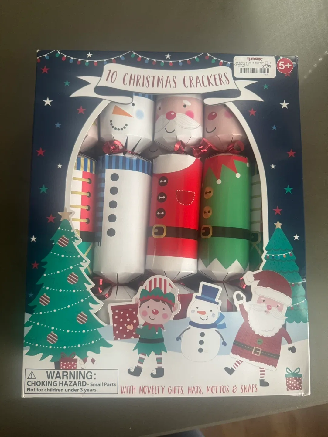 10 Christmas Crackers with Novelty Gifts