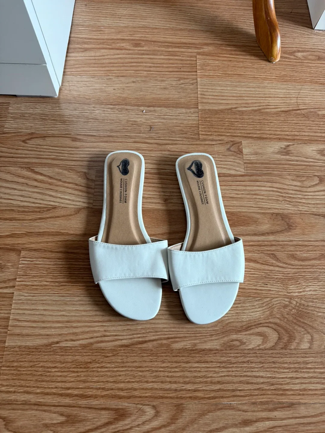 White Slides - Size 8