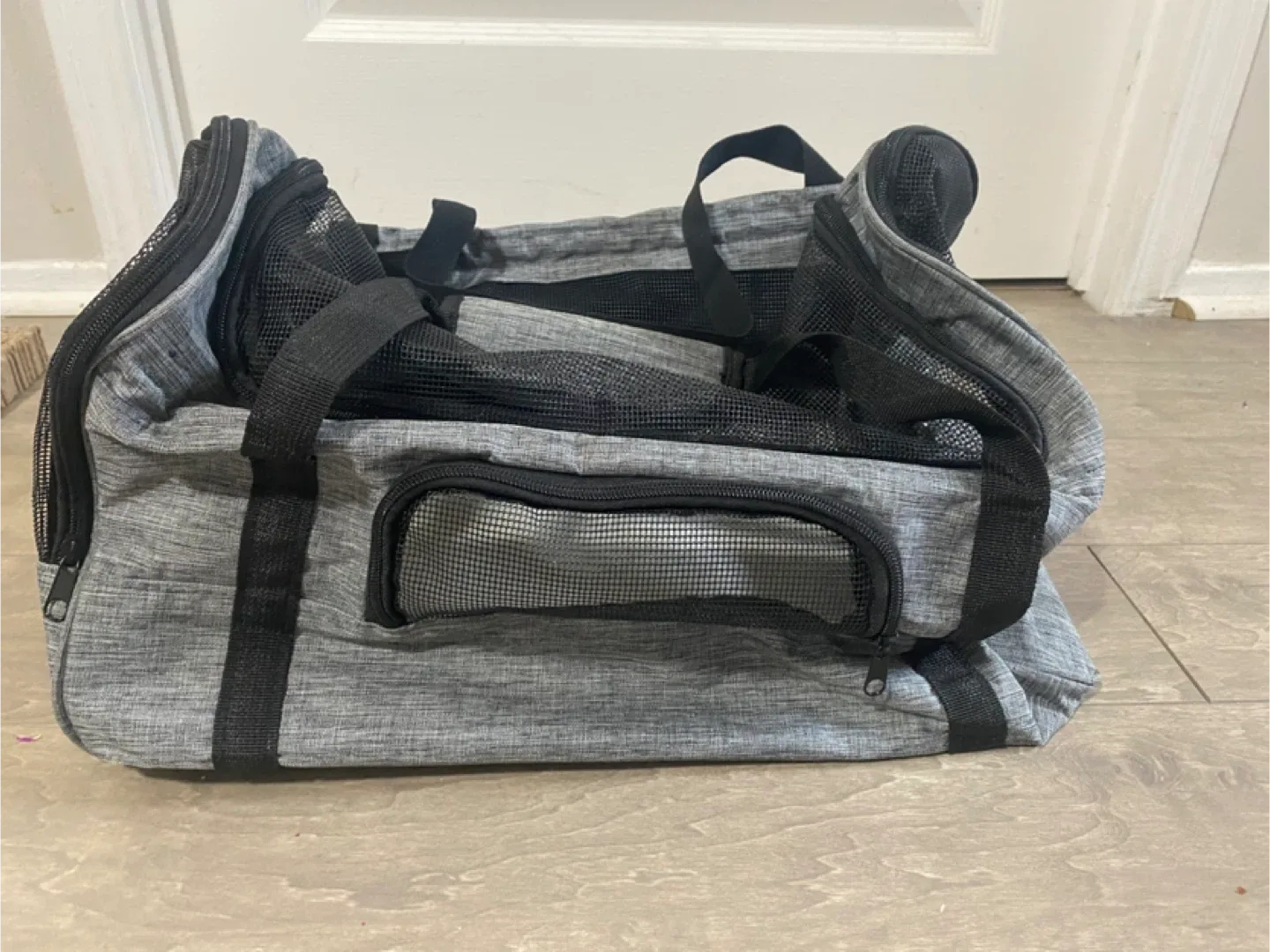 Grey Pet Carrier image indicator(2)