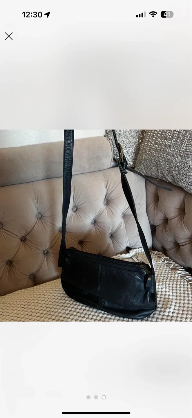 Hobo Black Leather Crossbody Bag image indicator(2)