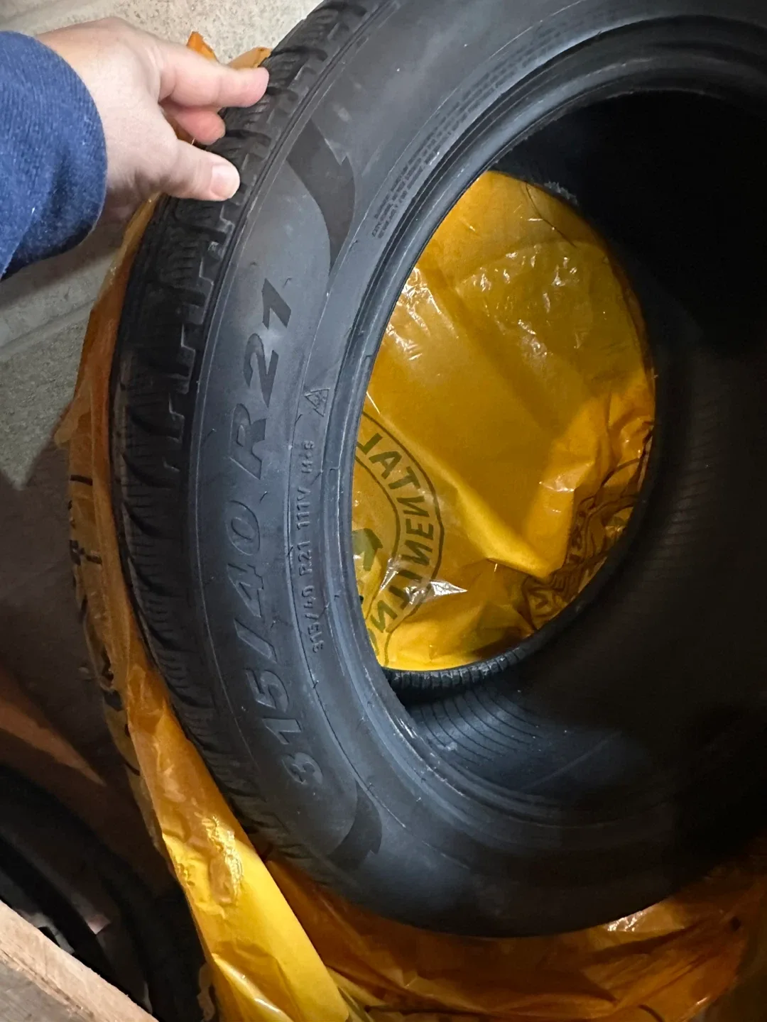 Pirelli 315/40 R21 Tire