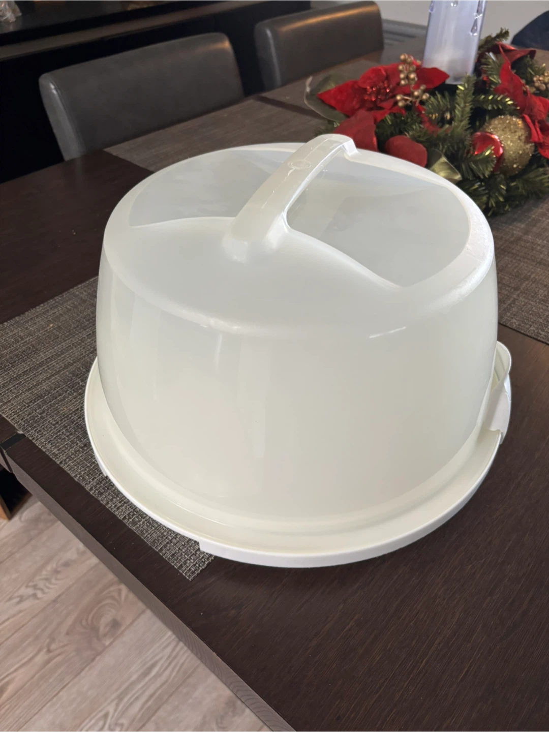 Wilton Cake Carrier, 14” Diameter. Excellent Condition