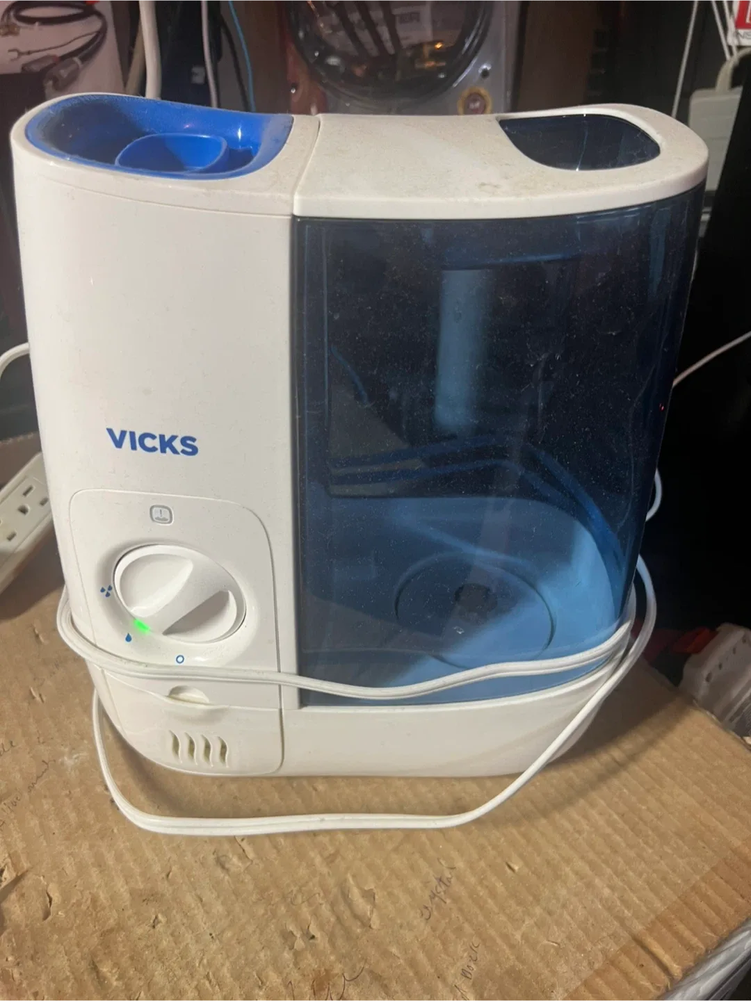 For sale Vicks humidifier very good condition and working