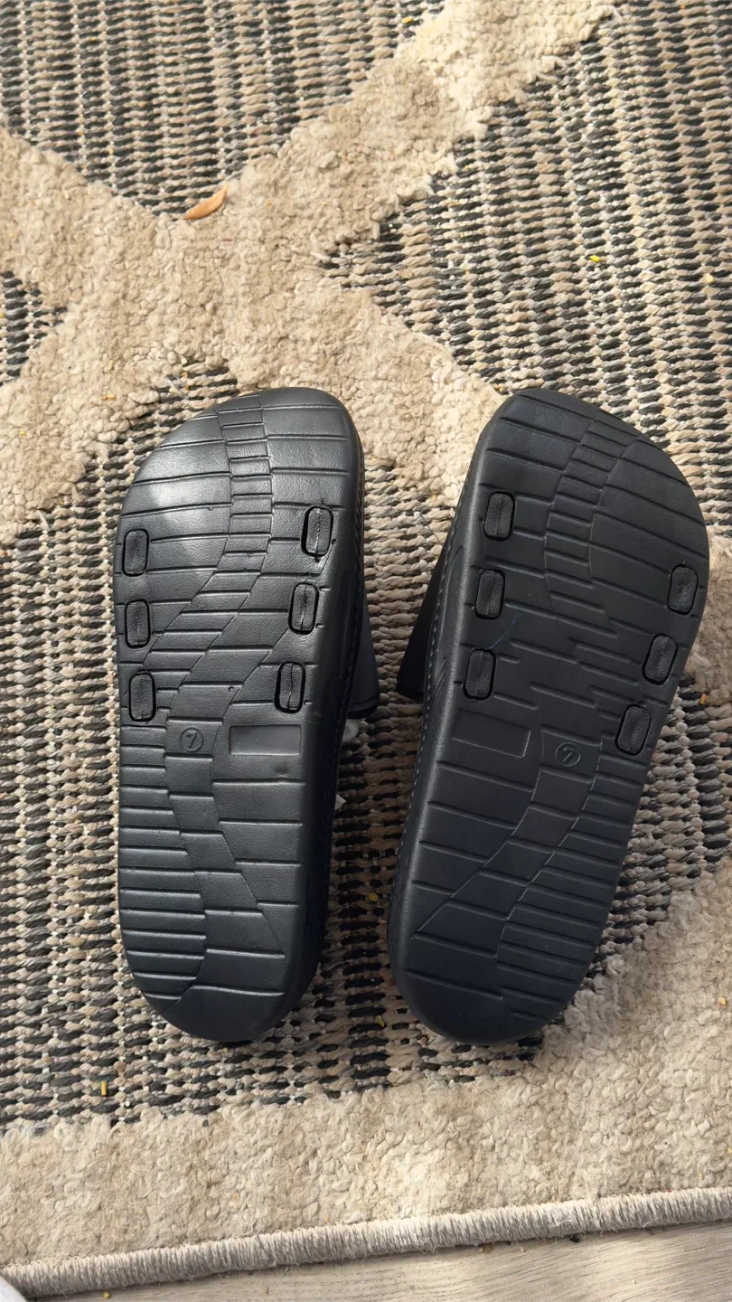 Lacoste Black Slides - Size 7 image indicator(4)