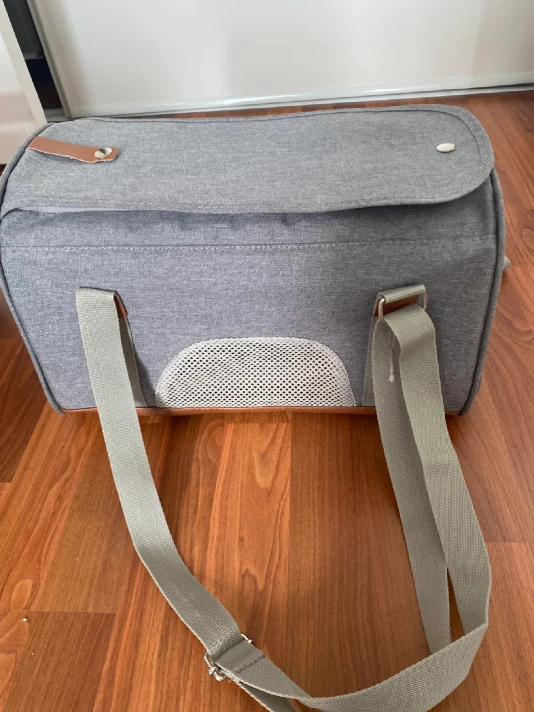 Grey Pet Carrier - Like New! image indicator(5)