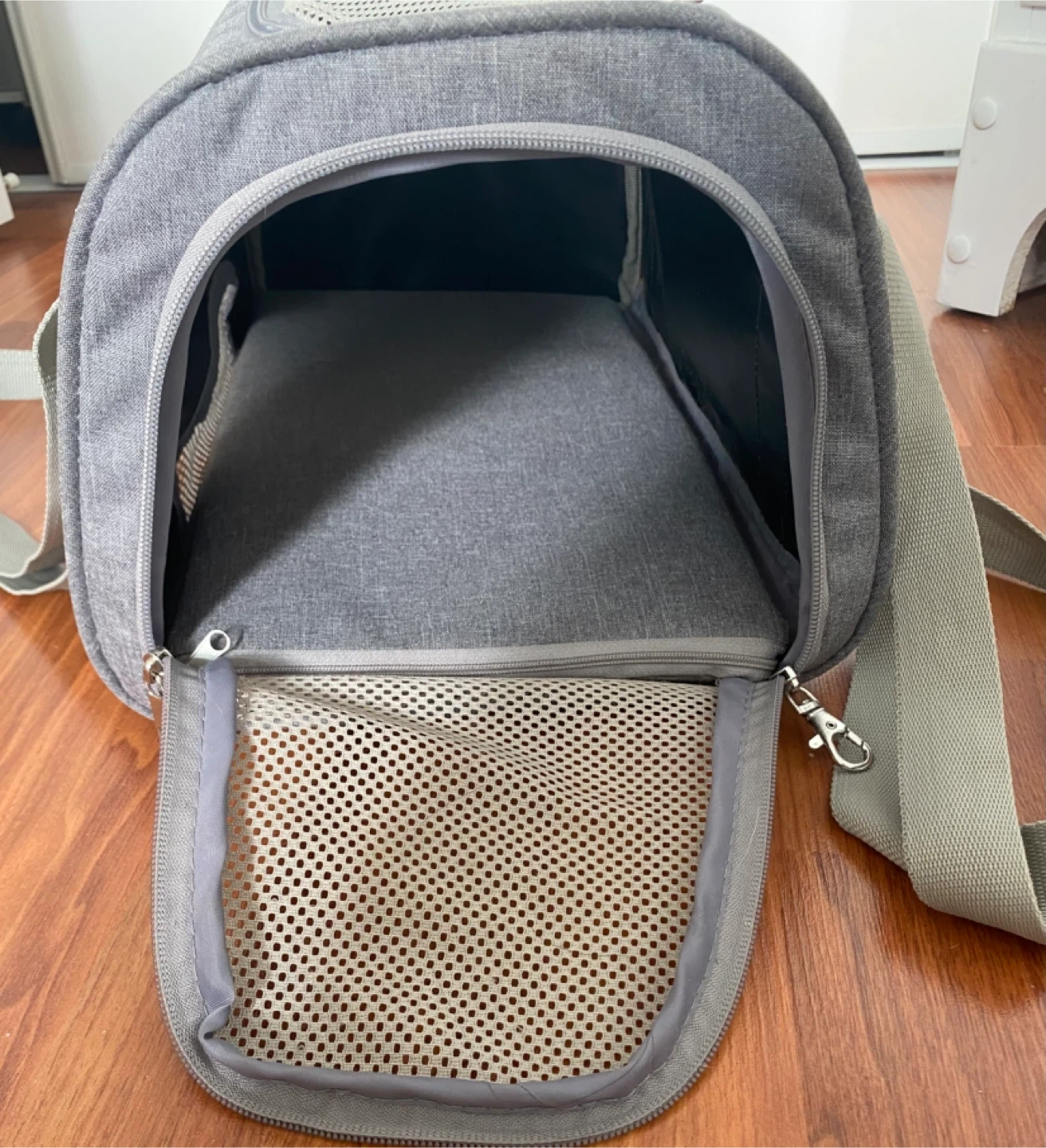 Grey Pet Carrier - Like New! - photo 4