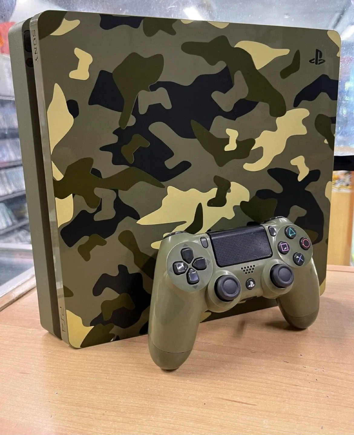 PS4 Limited Edition Call of Duty WWII 1TB image indicator(3)