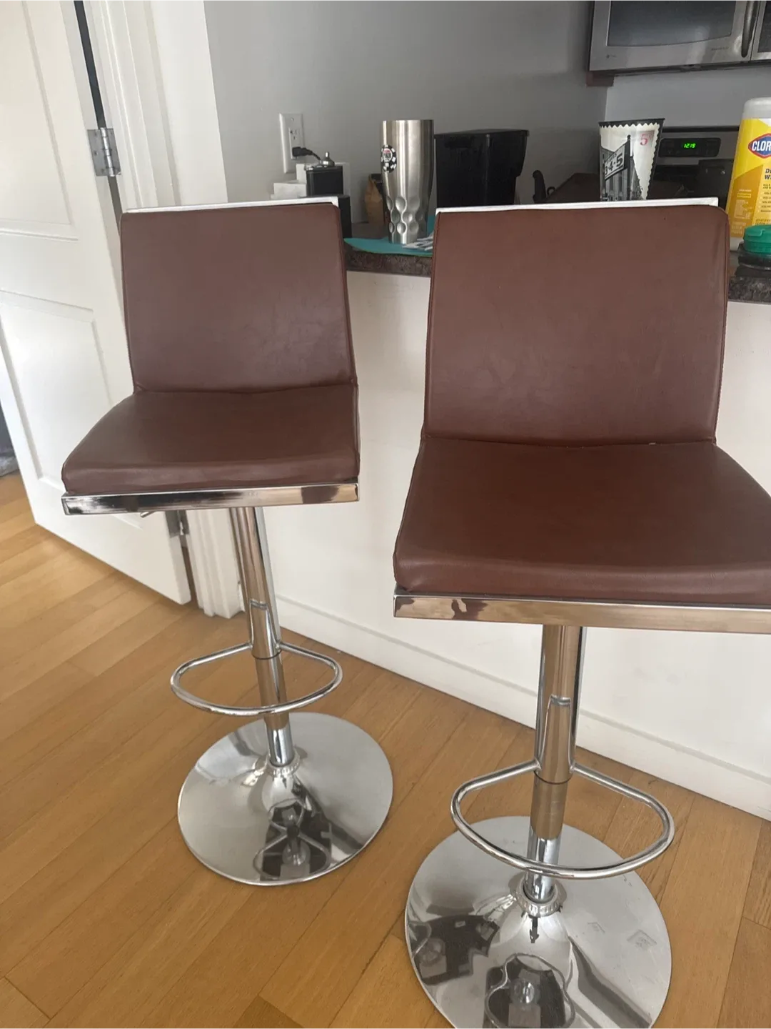 Set of 2 Brown Bar Stools image indicator(3)