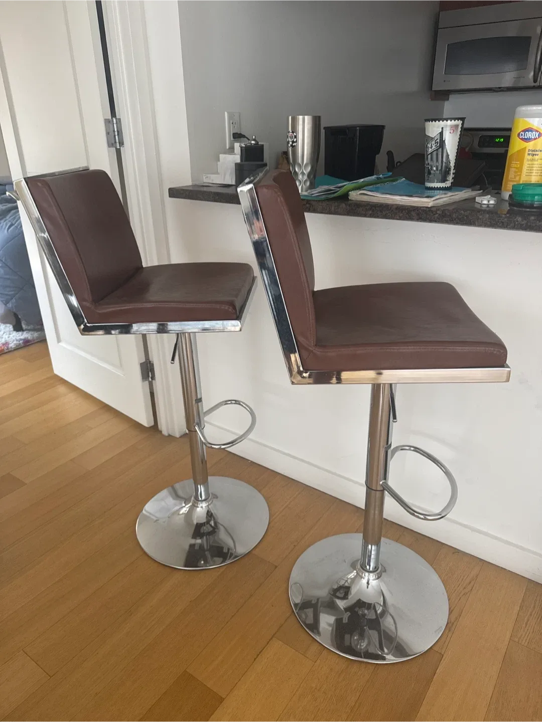 Set of 2 Brown Bar Stools image indicator(2)