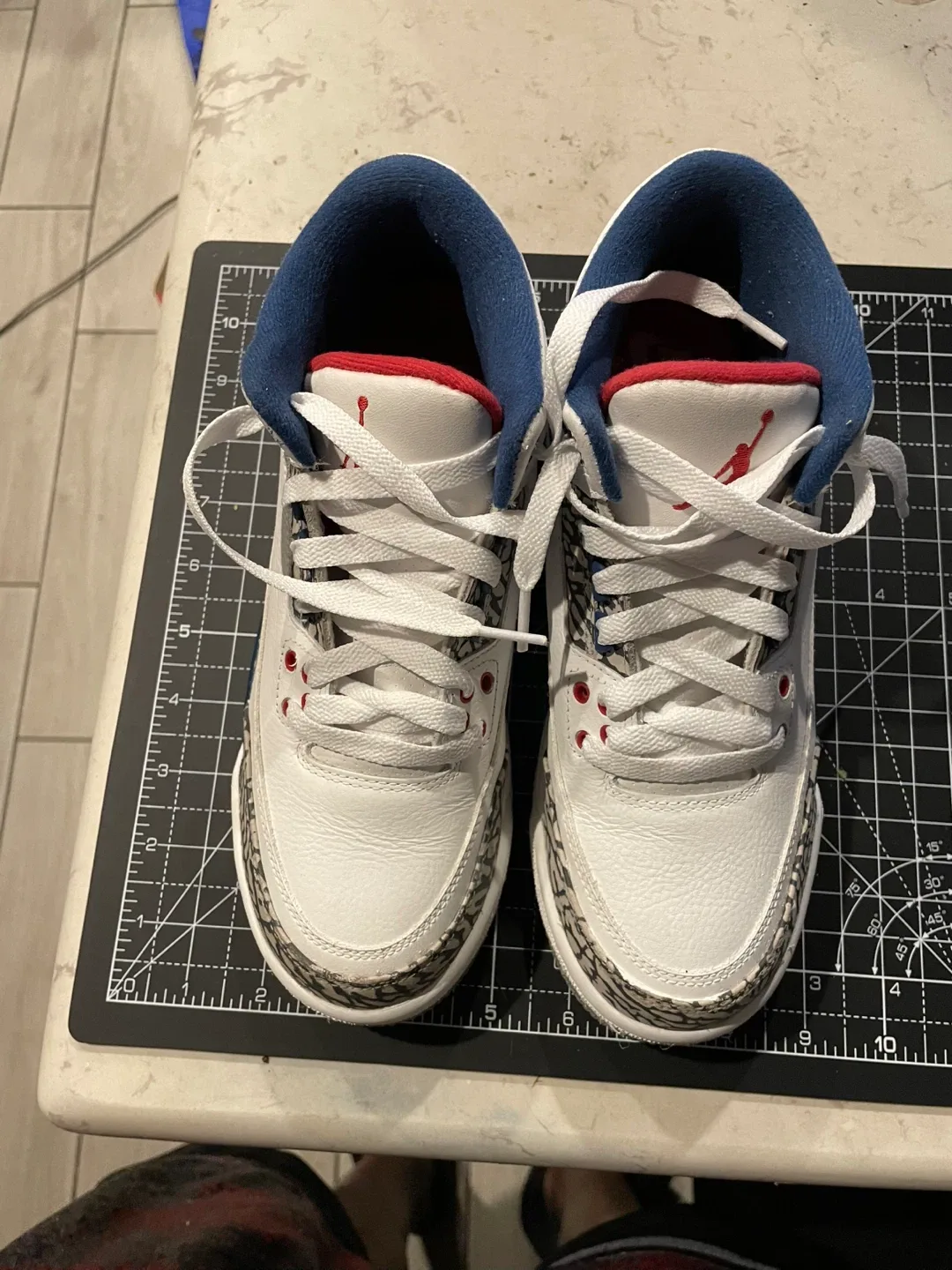 Nike Air Jordan 3 Retro image indicator(3)