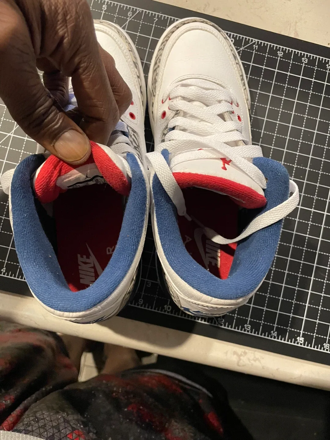 Nike Air Jordan 3 Retro image indicator(7)