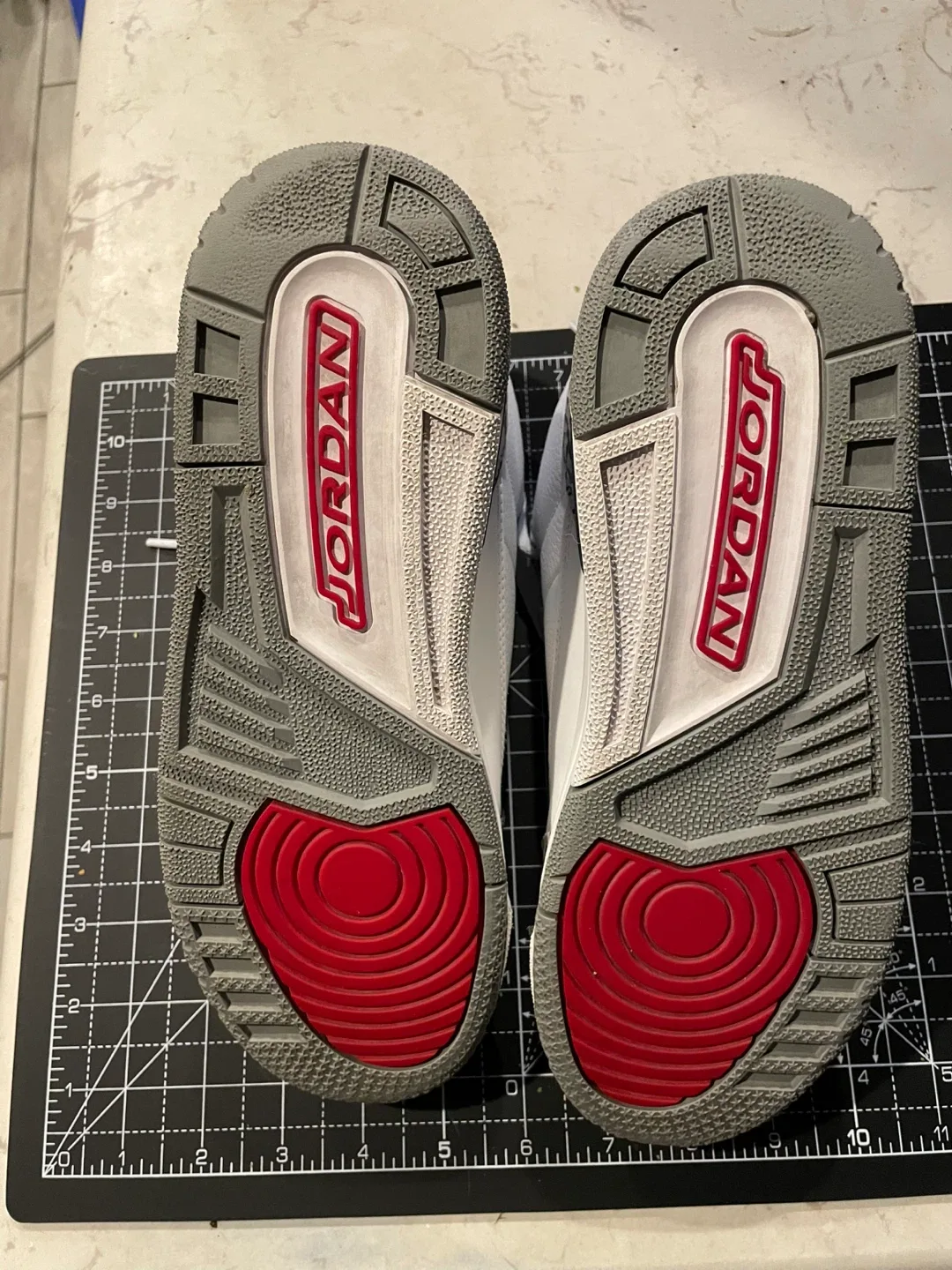 Nike Air Jordan 3 Retro image indicator(5)