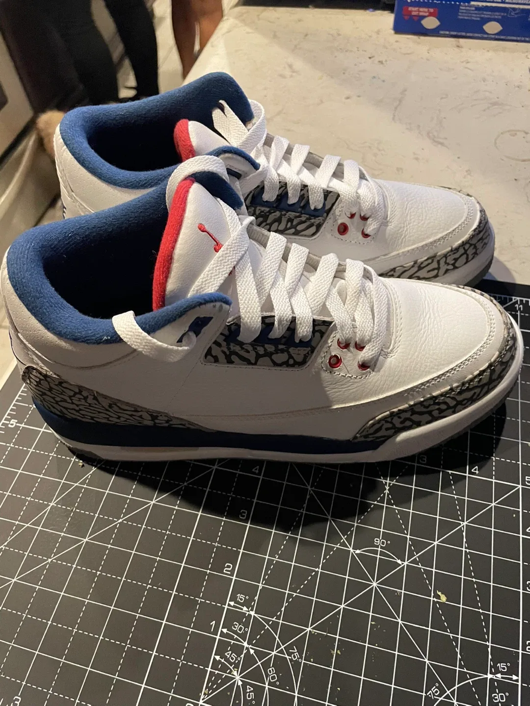 Nike Air Jordan 3 Retro image indicator(9)