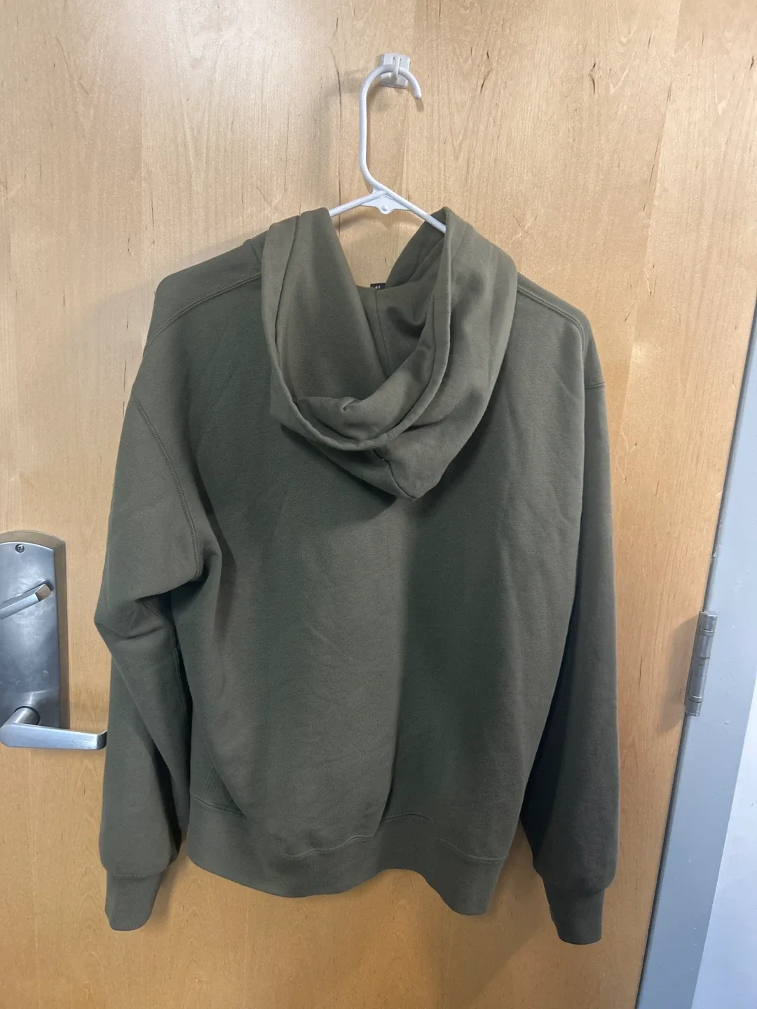 Dark Green zip up hoodie from Uniqlo image indicator(2)