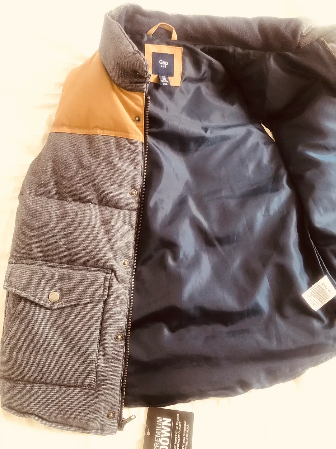 BRAND NEW GAP VEST image indicator(5)