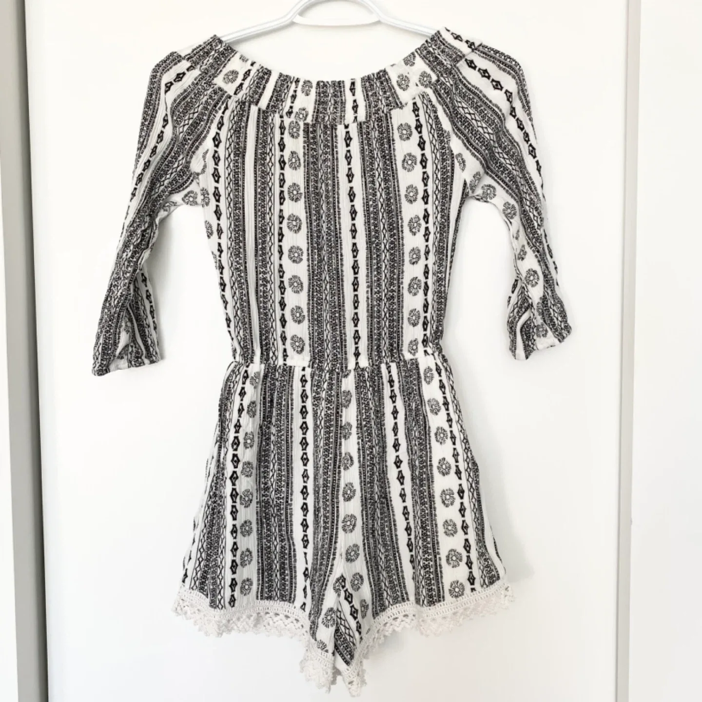 ABERCROMBIE & FITCH Off-Shoulder Romper (S) image indicator(2)