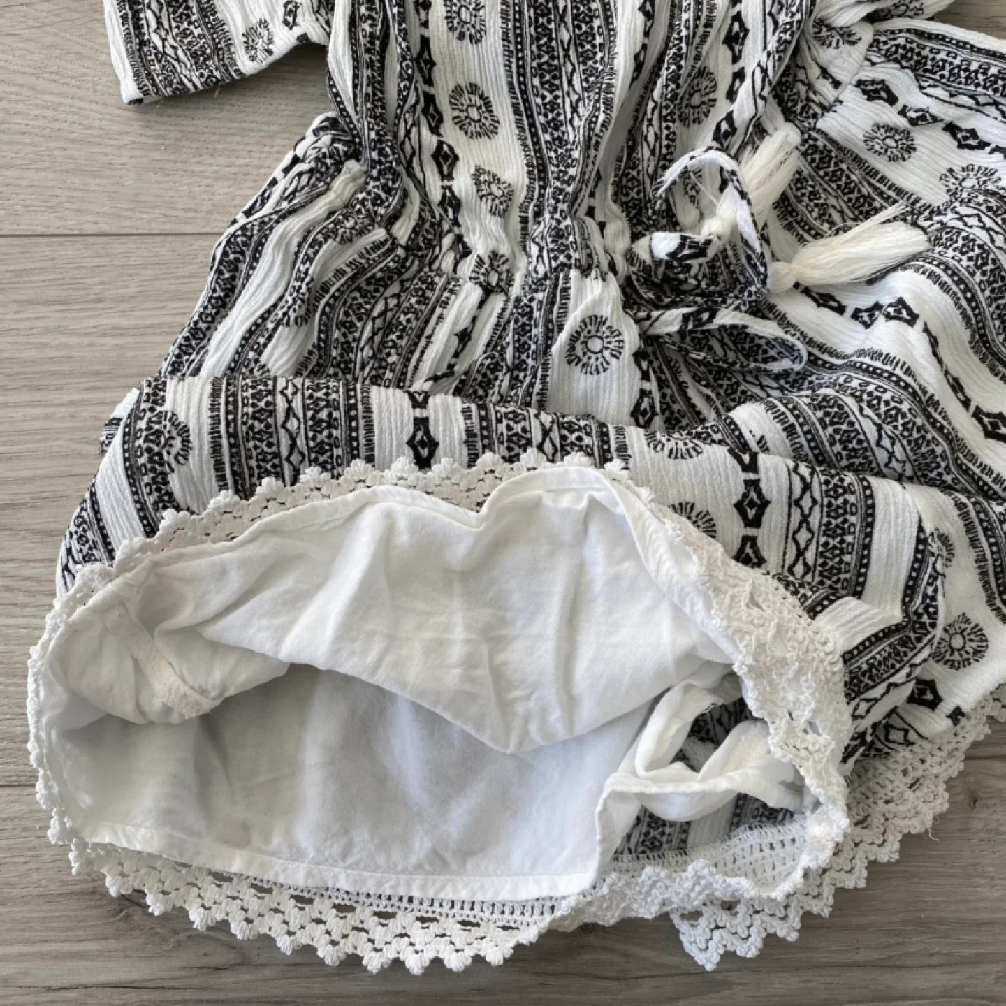 ABERCROMBIE & FITCH Off-Shoulder Romper (S) image indicator(4)