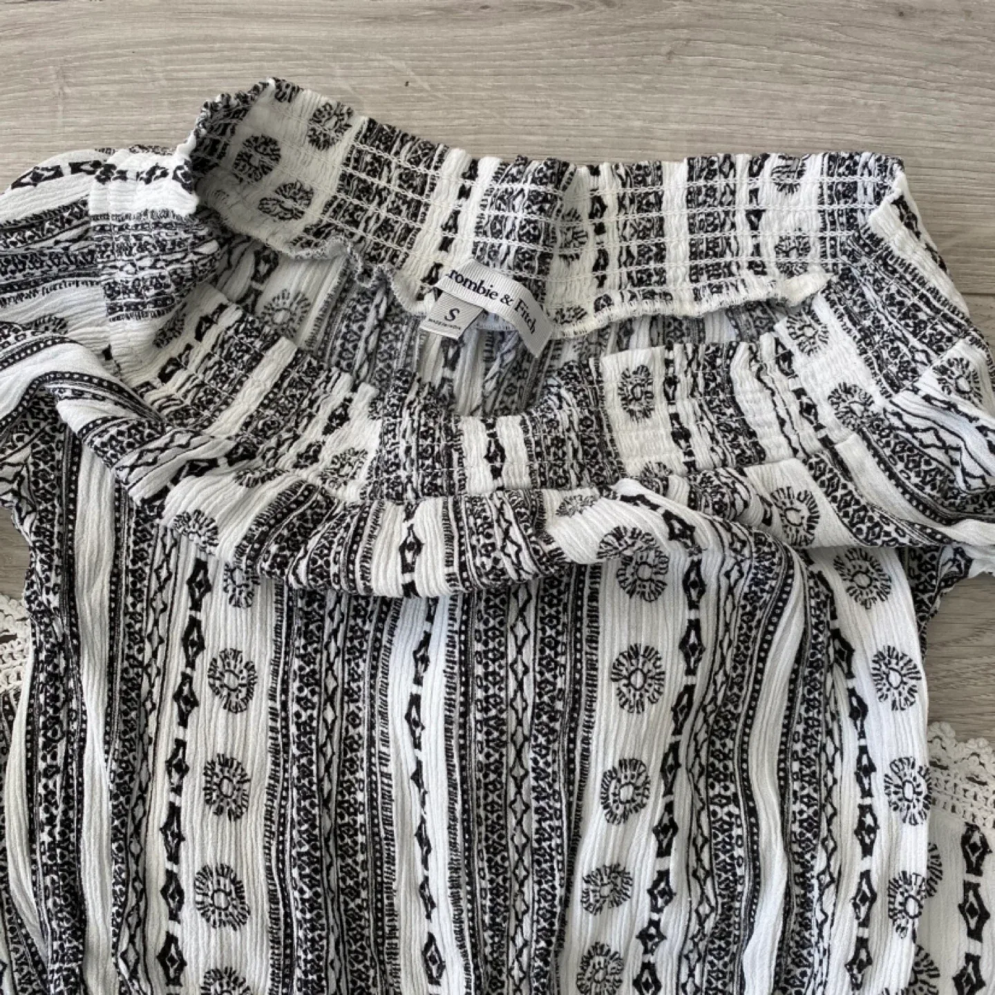 ABERCROMBIE & FITCH Off-Shoulder Romper (S) image indicator(3)