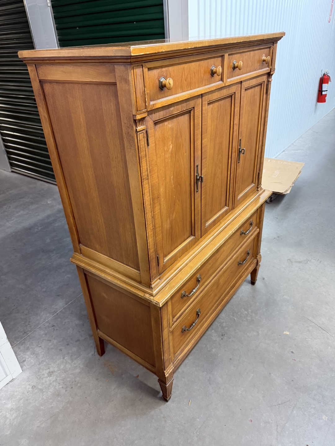THOMASVILLE VINTAGE WOODEN ARMOIRE DRESSER - photo 3
