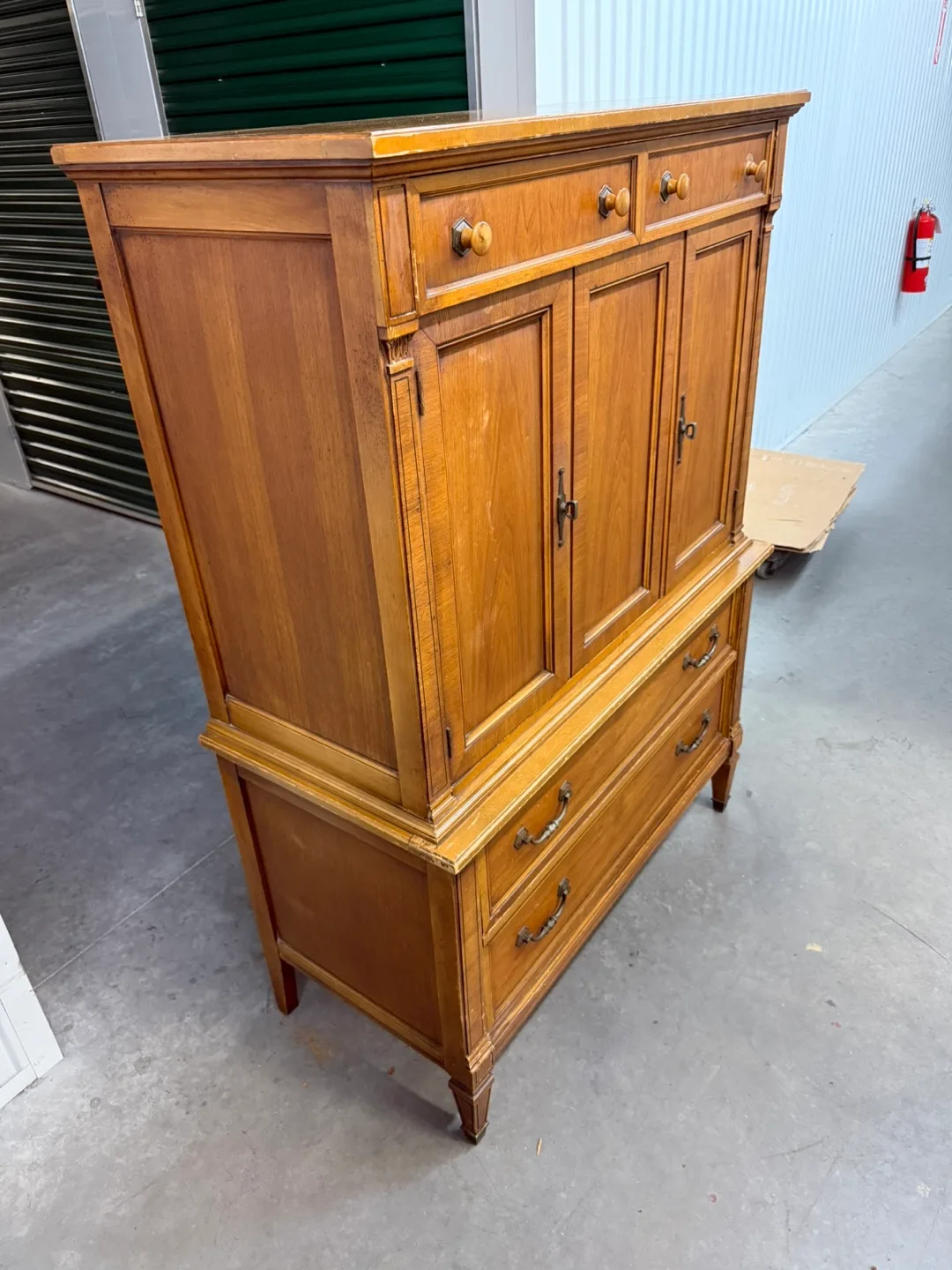 THOMASVILLE VINTAGE WOODEN ARMOIRE DRESSER image indicator(3)