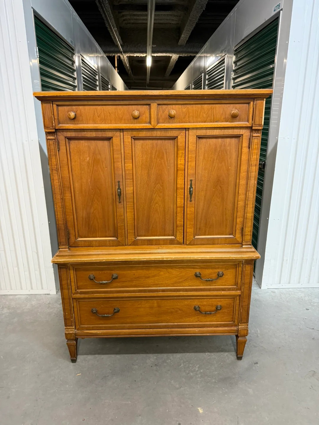 THOMASVILLE VINTAGE WOODEN ARMOIRE DRESSER