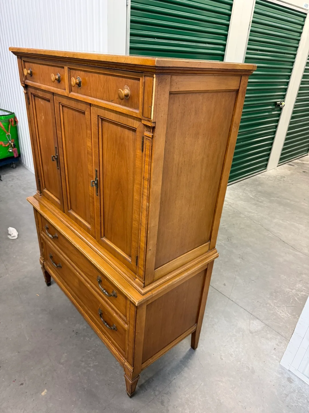 THOMASVILLE VINTAGE WOODEN ARMOIRE DRESSER image indicator(6)