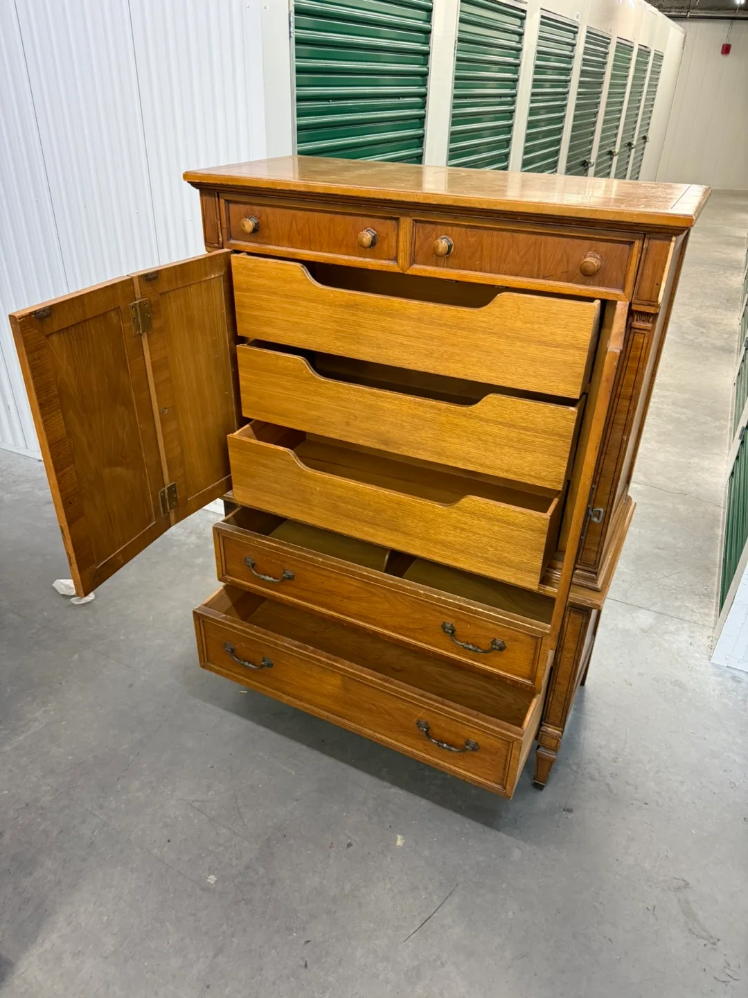 THOMASVILLE VINTAGE WOODEN ARMOIRE DRESSER image indicator(8)