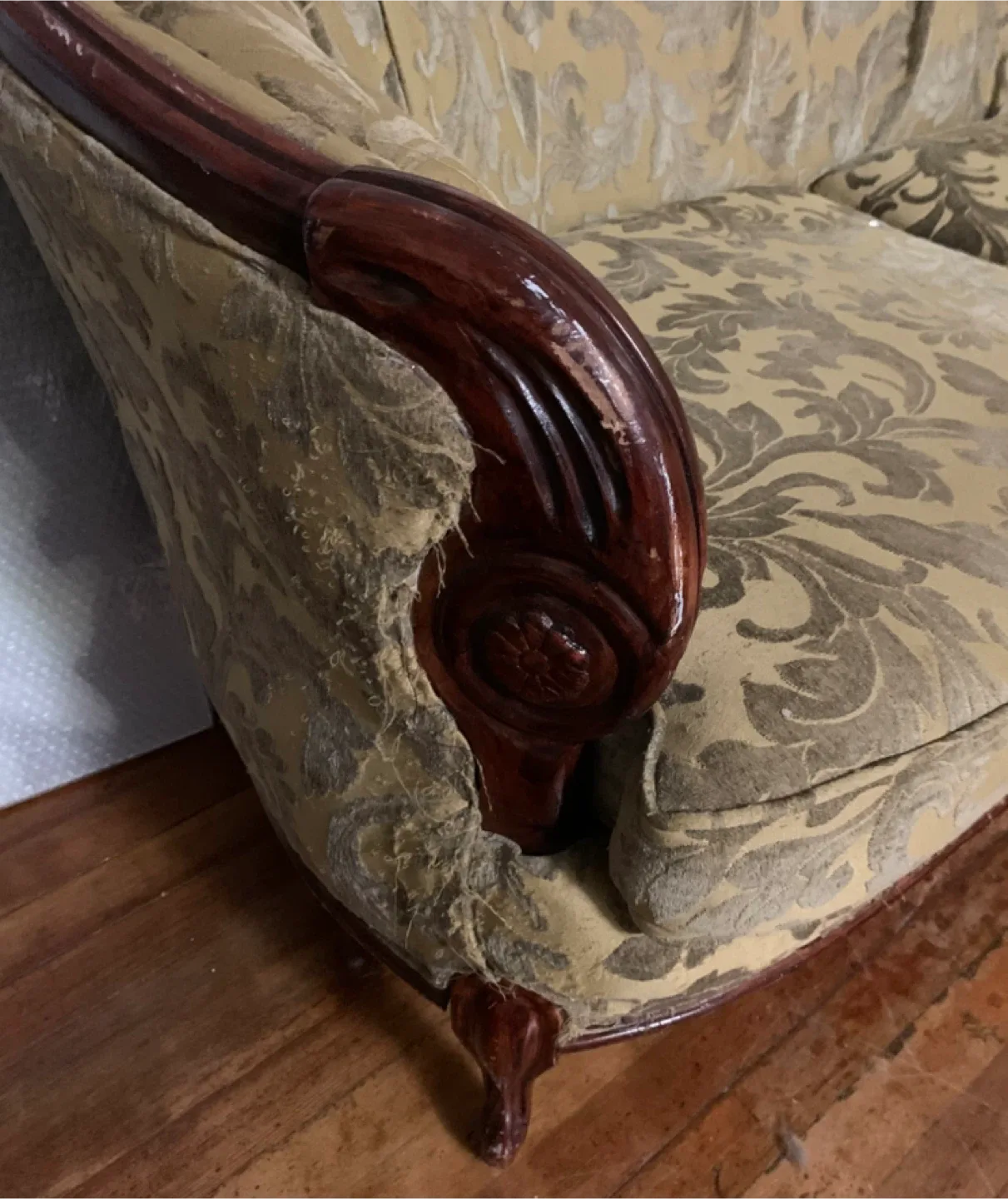 Vintage Floral Chaise Lounge image indicator(3)