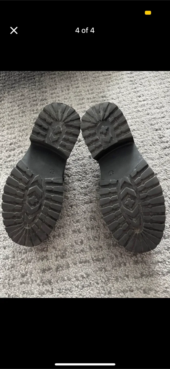 Steve Madden Black Loafers Size 7 image indicator(4)