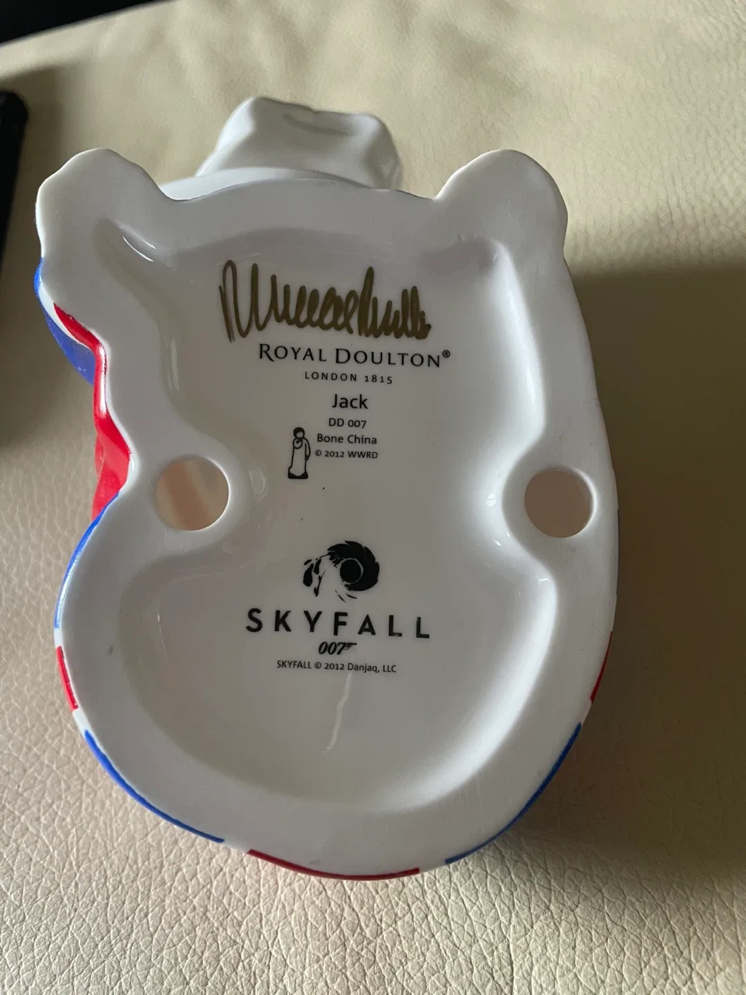 Royal Doulton Jack Bulldog - Skyfall 007 image indicator(6)