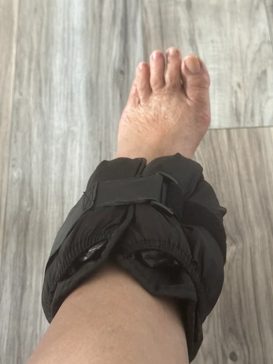 Adjustable Ankle Weights - Black image indicator(4)