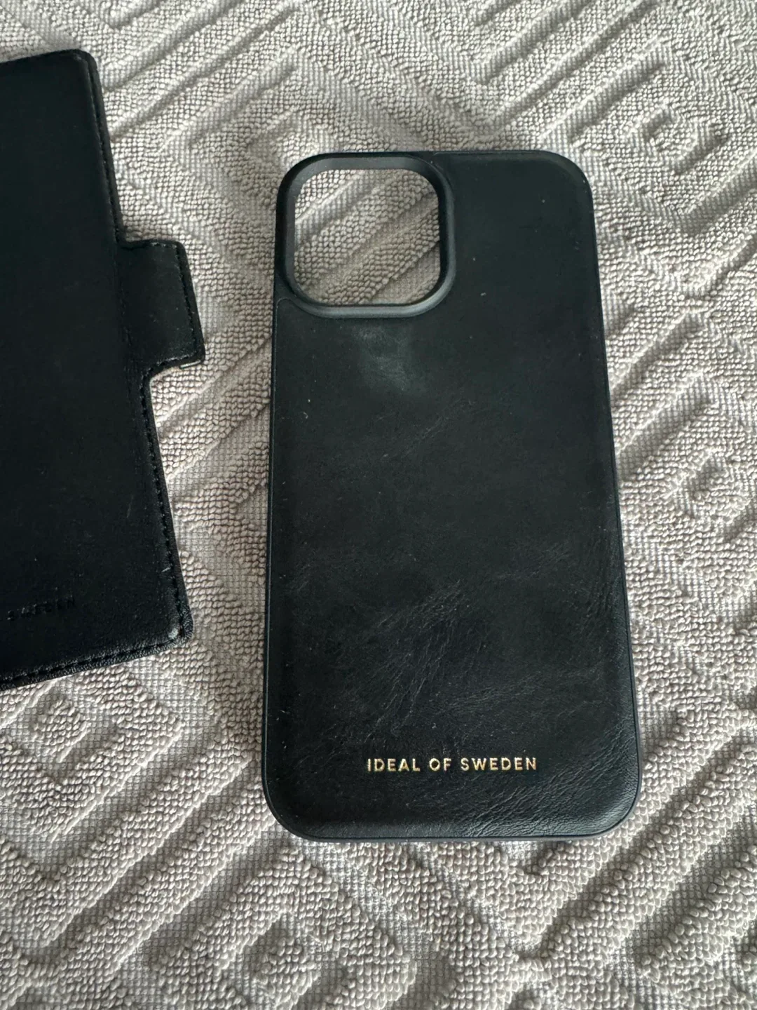 iPhone 13 Case image indicator(3)