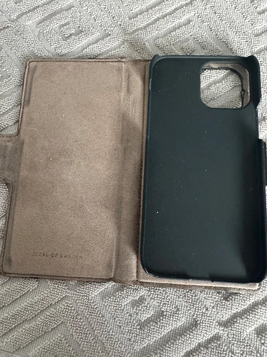 iPhone 13 Case image indicator(4)