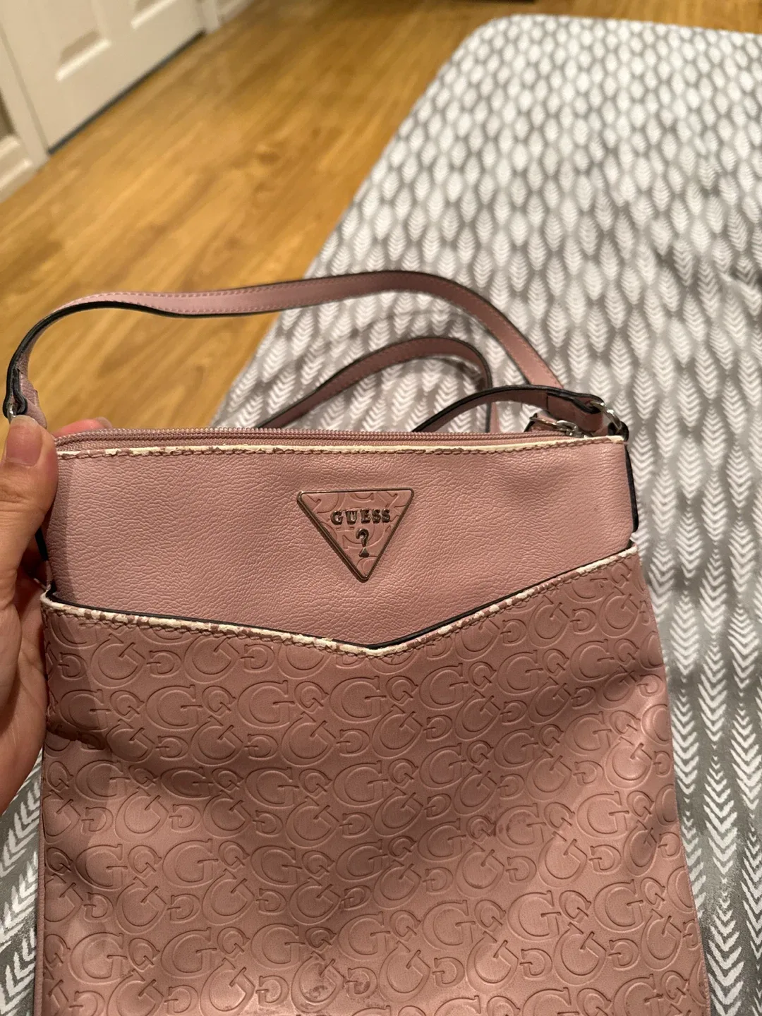 Guess Pink Crossbody Bag image indicator(2)